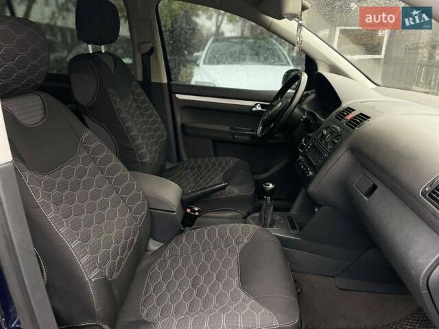 Синий Фольксваген Туран, объемом двигателя 1.9 л и пробегом 228 тыс. км за 3999 $, фото 10 на Automoto.ua