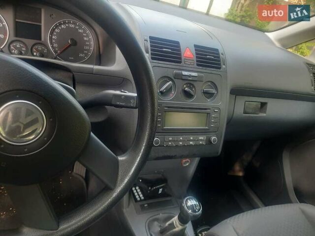 Синий Фольксваген Туран, объемом двигателя 1.6 л и пробегом 292 тыс. км за 5600 $, фото 13 на Automoto.ua