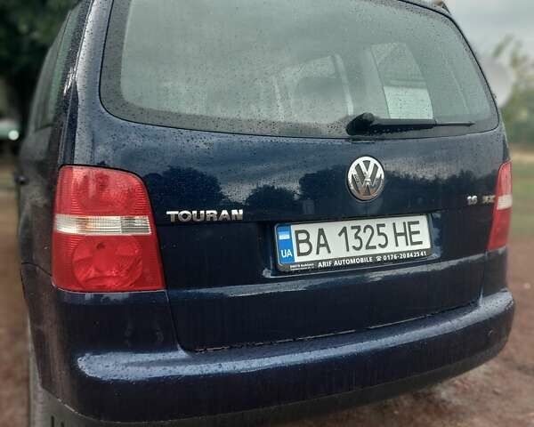 Синій Фольксваген Туран, об'ємом двигуна 1.6 л та пробігом 215 тис. км за 5800 $, фото 1 на Automoto.ua
