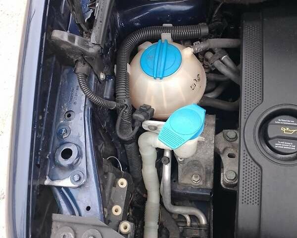 Синій Фольксваген Туран, об'ємом двигуна 1.6 л та пробігом 263 тис. км за 5200 $, фото 25 на Automoto.ua