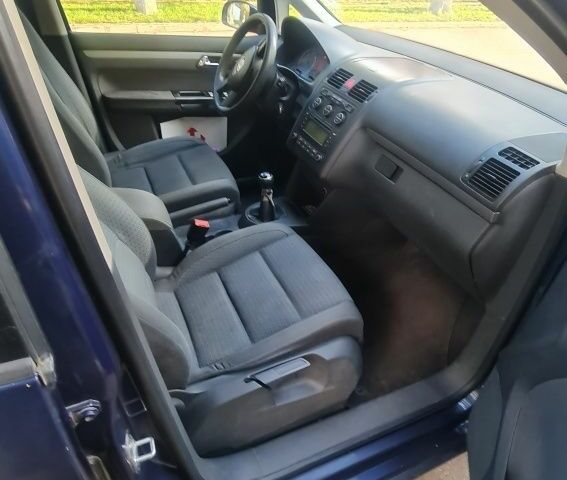 Фольксваген Туран 2003 в Голованевске на Automoto.ua Синий Фольксваген Туран, объемом двигателя 2 л и пробегом 380 тыс. км за 4700 $, фото 4 на Automoto.ua