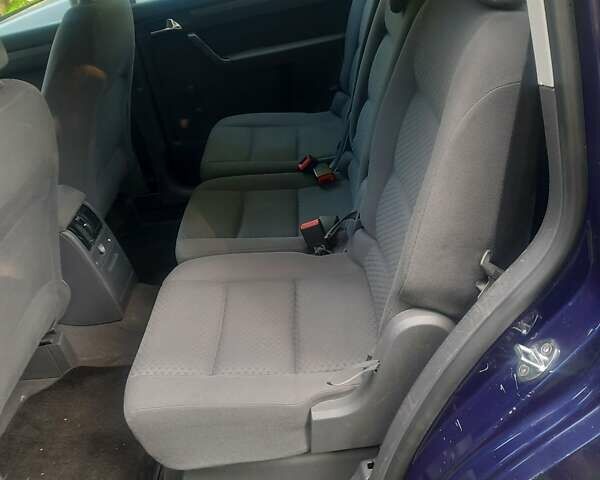 Синий Фольксваген Туран, объемом двигателя 1.6 л и пробегом 292 тыс. км за 5600 $, фото 11 на Automoto.ua