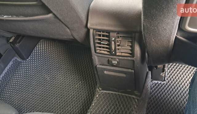 Синий Фольксваген Туран, объемом двигателя 1.6 л и пробегом 261 тыс. км за 5500 $, фото 8 на Automoto.ua