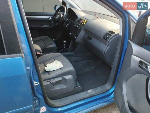 Синий Фольксваген Туран, объемом двигателя 1.9 л и пробегом 250 тыс. км за 4800 $, фото 4 на Automoto.ua