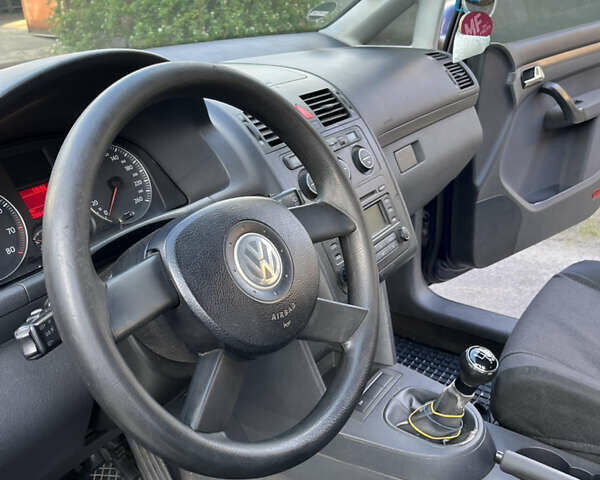 Синій Фольксваген Туран, об'ємом двигуна 1.6 л та пробігом 260 тис. км за 5500 $, фото 14 на Automoto.ua