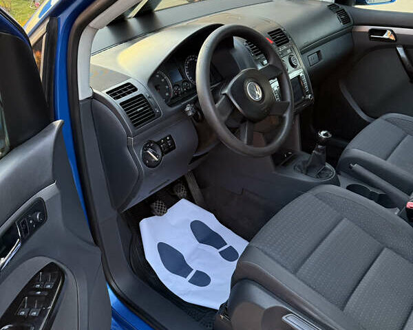 Синий Фольксваген Туран, объемом двигателя 1.6 л и пробегом 202 тыс. км за 4900 $, фото 8 на Automoto.ua