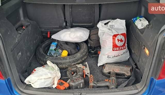 Синий Фольксваген Туран, объемом двигателя 1.6 л и пробегом 261 тыс. км за 5500 $, фото 11 на Automoto.ua