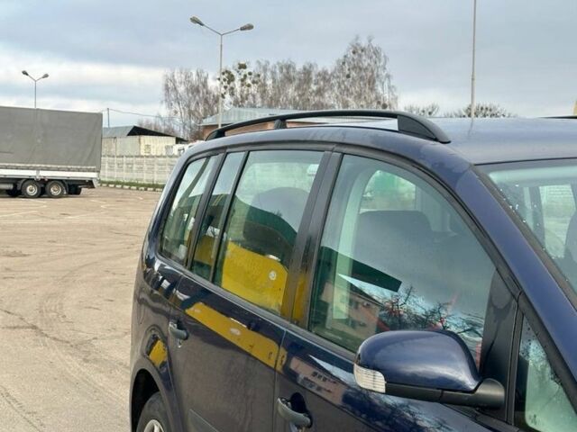Синій Фольксваген Туран, об'ємом двигуна 1.6 л та пробігом 250 тис. км за 5000 $, фото 3 на Automoto.ua