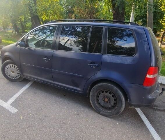 Фольксваген Туран 2003 в Голованевске на Automoto.ua Синий Фольксваген Туран, объемом двигателя 2 л и пробегом 380 тыс. км за 4700 $, фото 11 на Automoto.ua