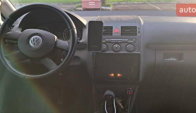 Синий Фольксваген Туран, объемом двигателя 1.6 л и пробегом 261 тыс. км за 5500 $, фото 6 на Automoto.ua