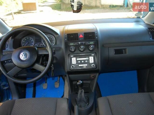Синий Фольксваген Туран, объемом двигателя 1.6 л и пробегом 213 тыс. км за 5600 $, фото 11 на Automoto.ua