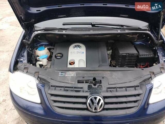 Синій Фольксваген Туран, об'ємом двигуна 1.6 л та пробігом 263 тис. км за 5200 $, фото 24 на Automoto.ua