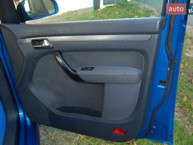 Синий Фольксваген Туран, объемом двигателя 1.6 л и пробегом 213 тыс. км за 5600 $, фото 25 на Automoto.ua