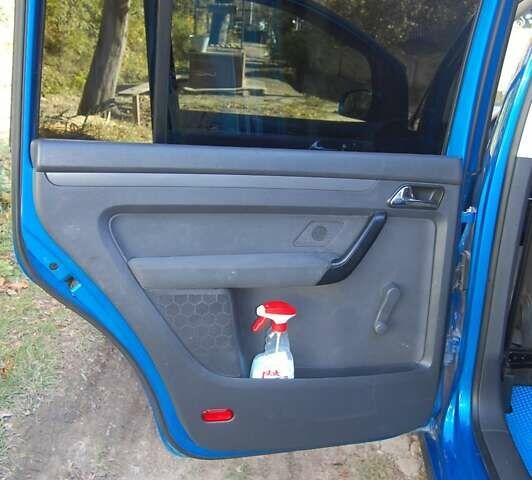 Синий Фольксваген Туран, объемом двигателя 1.6 л и пробегом 213 тыс. км за 5600 $, фото 23 на Automoto.ua