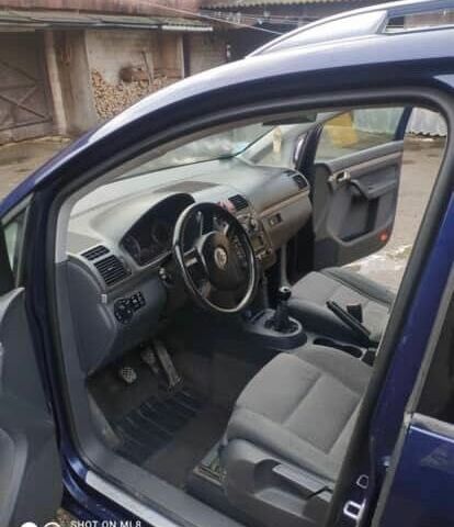 Синий Фольксваген Туран, объемом двигателя 1.9 л и пробегом 430 тыс. км за 2800 $, фото 5 на Automoto.ua