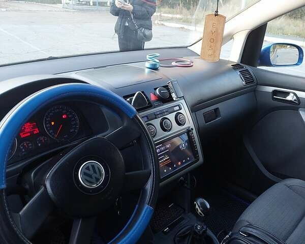 Синий Фольксваген Туран, объемом двигателя 1.6 л и пробегом 242 тыс. км за 5800 $, фото 15 на Automoto.ua