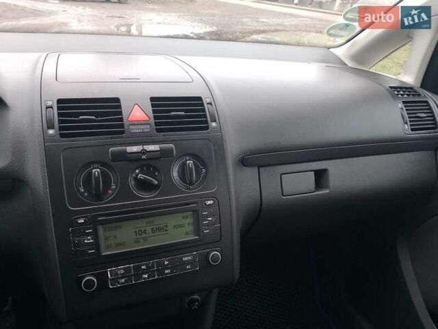 Синій Фольксваген Туран, об'ємом двигуна 1.6 л та пробігом 263 тис. км за 5200 $, фото 15 на Automoto.ua