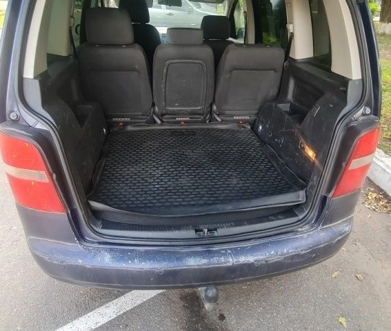 Фольксваген Туран 2003 в Голованевске на Automoto.ua Синий Фольксваген Туран, объемом двигателя 2 л и пробегом 380 тыс. км за 4700 $, фото 9 на Automoto.ua