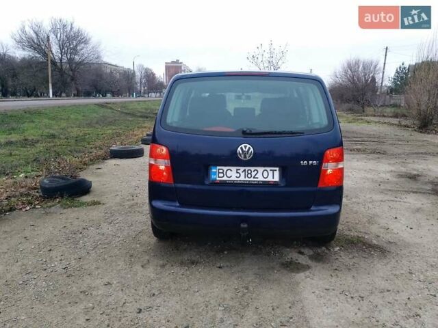 Синій Фольксваген Туран, об'ємом двигуна 1.6 л та пробігом 263 тис. км за 5200 $, фото 1 на Automoto.ua