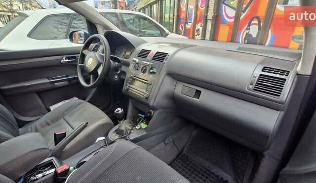 Синій Фольксваген Туран, об'ємом двигуна 1.9 л та пробігом 432 тис. км за 4900 $, фото 10 на Automoto.ua