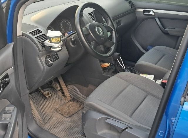 Синий Фольксваген Туран, объемом двигателя 1.6 л и пробегом 260 тыс. км за 5500 $, фото 6 на Automoto.ua