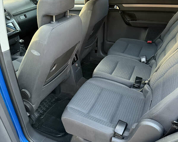 Синий Фольксваген Туран, объемом двигателя 1.6 л и пробегом 202 тыс. км за 4900 $, фото 11 на Automoto.ua