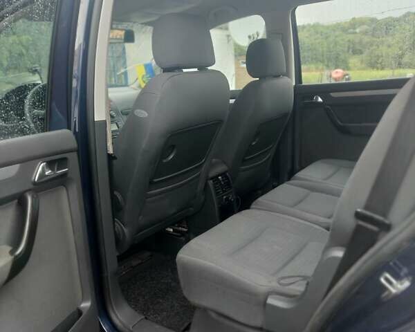 Синій Фольксваген Туран, об'ємом двигуна 1.6 л та пробігом 215 тис. км за 5800 $, фото 4 на Automoto.ua