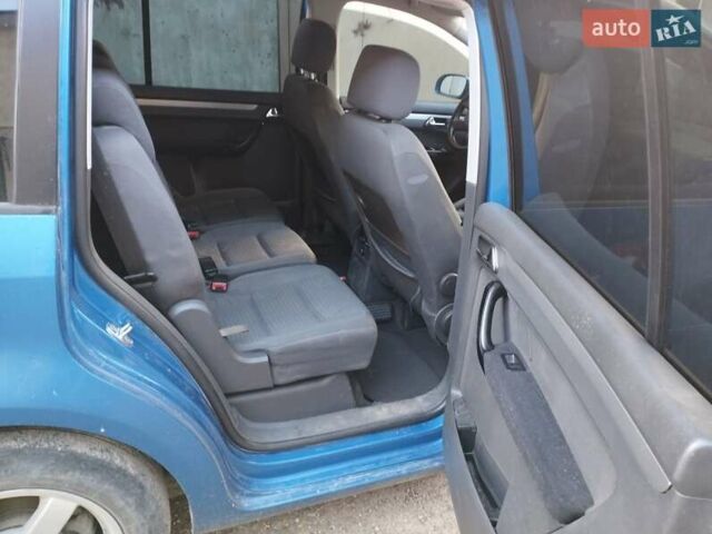 Синий Фольксваген Туран, объемом двигателя 1.9 л и пробегом 250 тыс. км за 4800 $, фото 5 на Automoto.ua