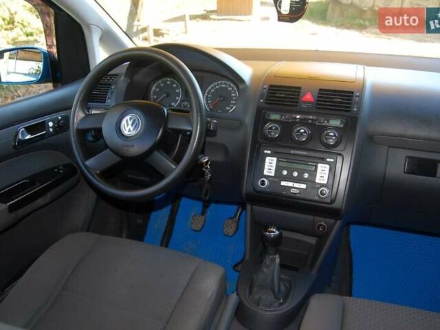 Синий Фольксваген Туран, объемом двигателя 1.6 л и пробегом 213 тыс. км за 5600 $, фото 13 на Automoto.ua