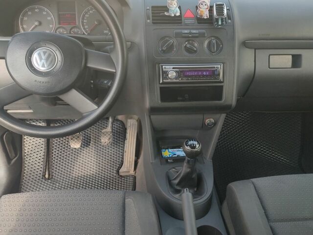 Синий Фольксваген Туран, объемом двигателя 1.6 л и пробегом 230 тыс. км за 5000 $, фото 1 на Automoto.ua