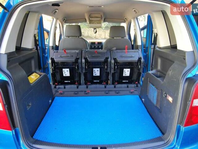 Синий Фольксваген Туран, объемом двигателя 1.6 л и пробегом 213 тыс. км за 5600 $, фото 27 на Automoto.ua