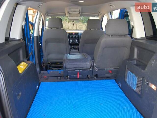 Синий Фольксваген Туран, объемом двигателя 1.6 л и пробегом 213 тыс. км за 5600 $, фото 12 на Automoto.ua