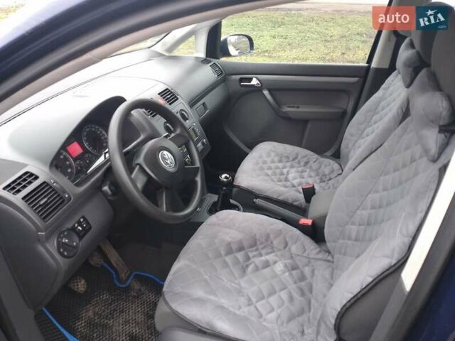 Синій Фольксваген Туран, об'ємом двигуна 1.6 л та пробігом 263 тис. км за 5200 $, фото 14 на Automoto.ua