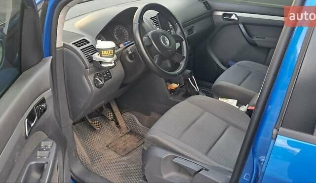 Синий Фольксваген Туран, объемом двигателя 1.6 л и пробегом 261 тыс. км за 5500 $, фото 5 на Automoto.ua