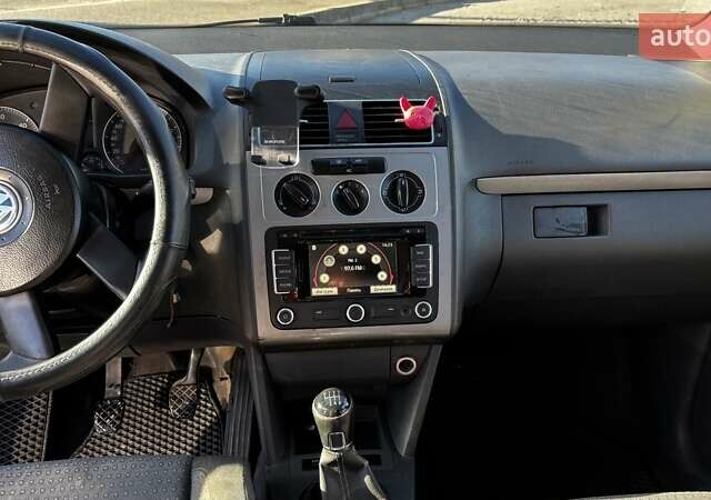 Синій Фольксваген Туран, об'ємом двигуна 1.9 л та пробігом 470 тис. км за 4900 $, фото 6 на Automoto.ua