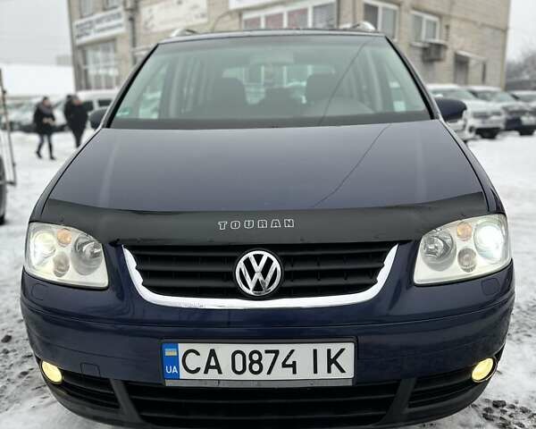 Синій Фольксваген Туран, об'ємом двигуна 2 л та пробігом 277 тис. км за 5500 $, фото 2 на Automoto.ua