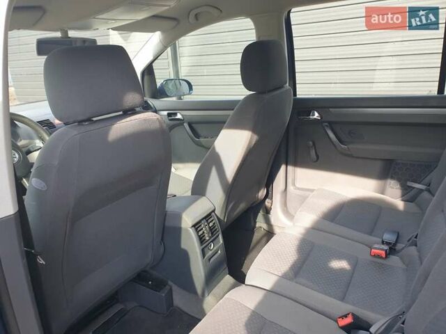 Синій Фольксваген Туран, об'ємом двигуна 1.6 л та пробігом 203 тис. км за 6000 $, фото 15 на Automoto.ua