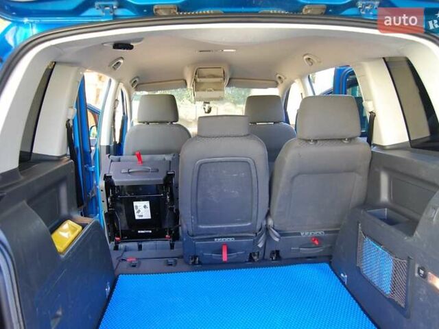 Синий Фольксваген Туран, объемом двигателя 1.6 л и пробегом 213 тыс. км за 5600 $, фото 18 на Automoto.ua