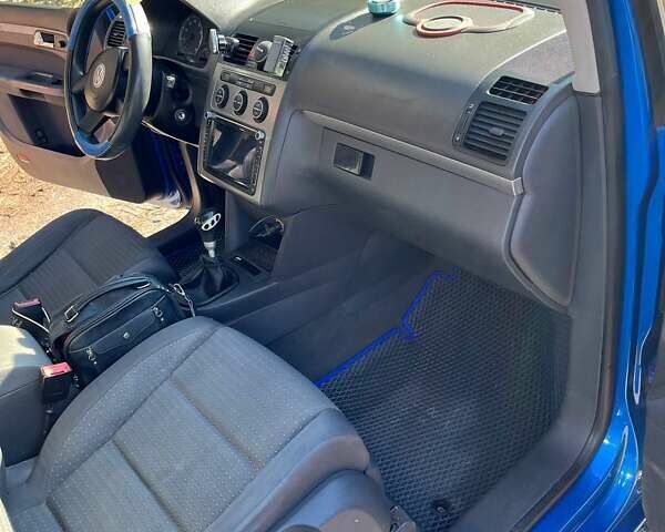 Синий Фольксваген Туран, объемом двигателя 1.6 л и пробегом 242 тыс. км за 5800 $, фото 19 на Automoto.ua