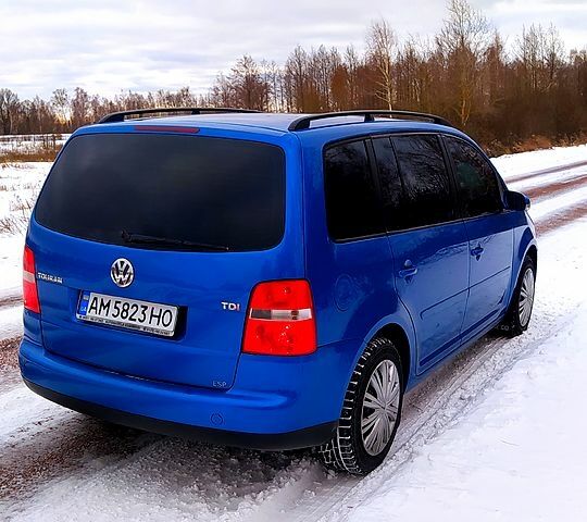 Синий Фольксваген Туран, объемом двигателя 2 л и пробегом 290 тыс. км за 5500 $, фото 4 на Automoto.ua