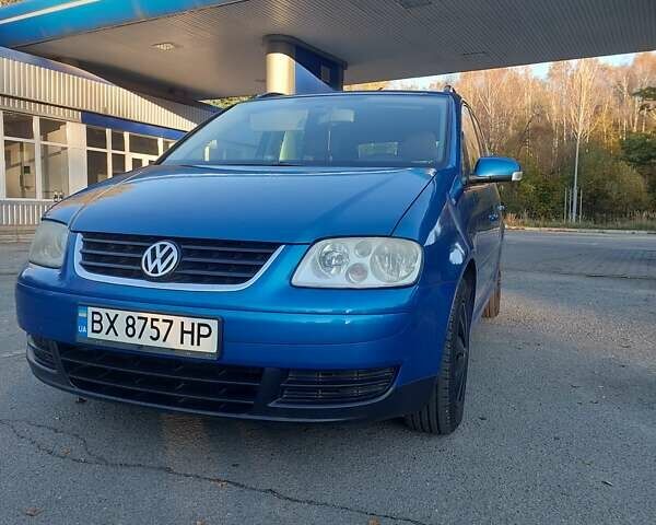 Синий Фольксваген Туран, объемом двигателя 1.6 л и пробегом 242 тыс. км за 5800 $, фото 1 на Automoto.ua