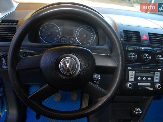 Синий Фольксваген Туран, объемом двигателя 1.6 л и пробегом 213 тыс. км за 5600 $, фото 10 на Automoto.ua