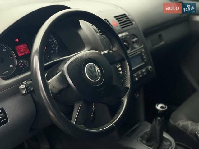 Синий Фольксваген Туран, объемом двигателя 1.9 л и пробегом 228 тыс. км за 3999 $, фото 7 на Automoto.ua