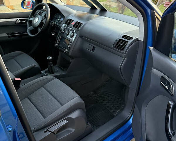 Синий Фольксваген Туран, объемом двигателя 1.6 л и пробегом 202 тыс. км за 4900 $, фото 15 на Automoto.ua