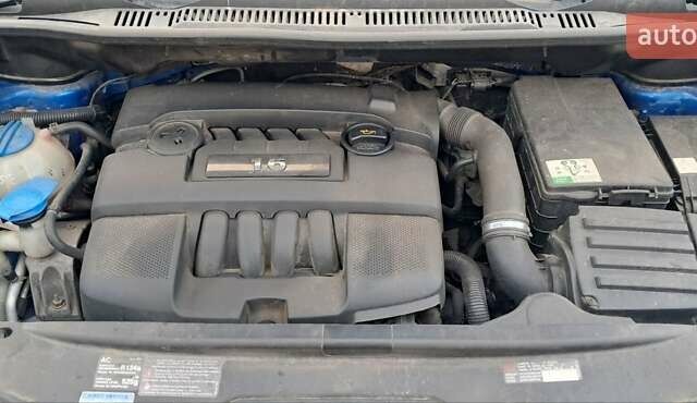 Синий Фольксваген Туран, объемом двигателя 1.6 л и пробегом 261 тыс. км за 5500 $, фото 7 на Automoto.ua