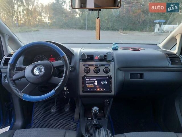 Синий Фольксваген Туран, объемом двигателя 1.6 л и пробегом 242 тыс. км за 5800 $, фото 21 на Automoto.ua