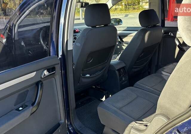 Синій Фольксваген Туран, об'ємом двигуна 1.9 л та пробігом 470 тис. км за 4900 $, фото 7 на Automoto.ua