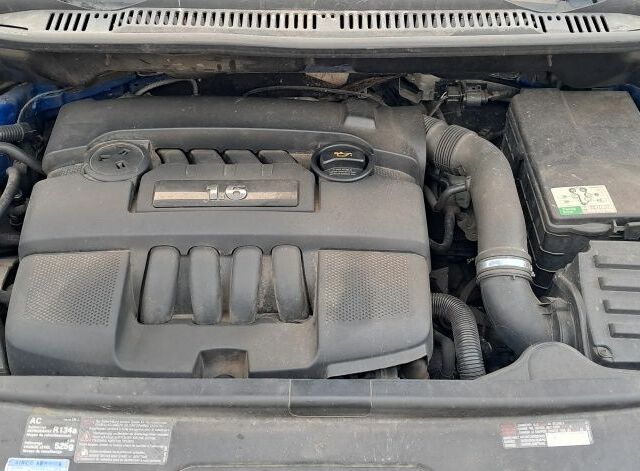 Синий Фольксваген Туран, объемом двигателя 1.6 л и пробегом 260 тыс. км за 5500 $, фото 5 на Automoto.ua