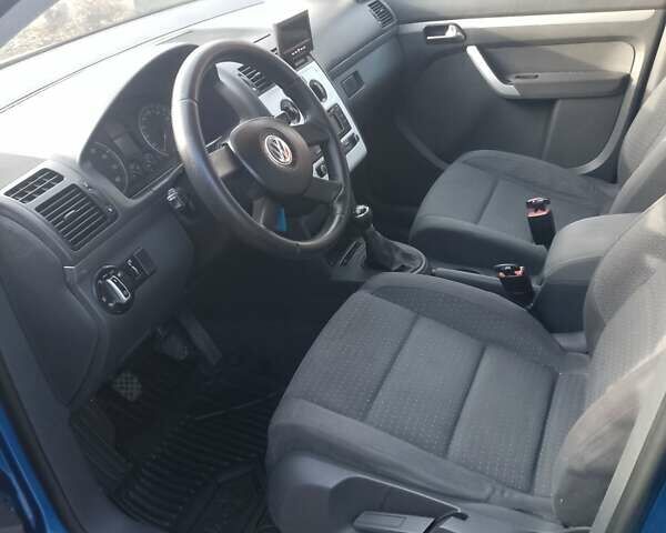 Синий Фольксваген Туран, объемом двигателя 1.6 л и пробегом 198 тыс. км за 5200 $, фото 5 на Automoto.ua