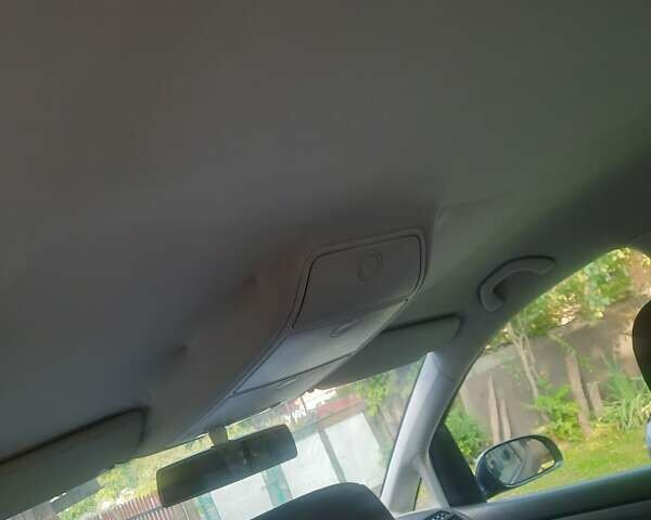 Синий Фольксваген Туран, объемом двигателя 1.6 л и пробегом 292 тыс. км за 5600 $, фото 12 на Automoto.ua